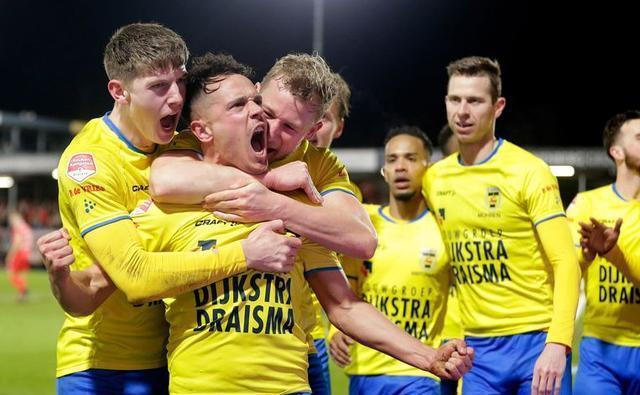 甚至左右某 甚至左右某